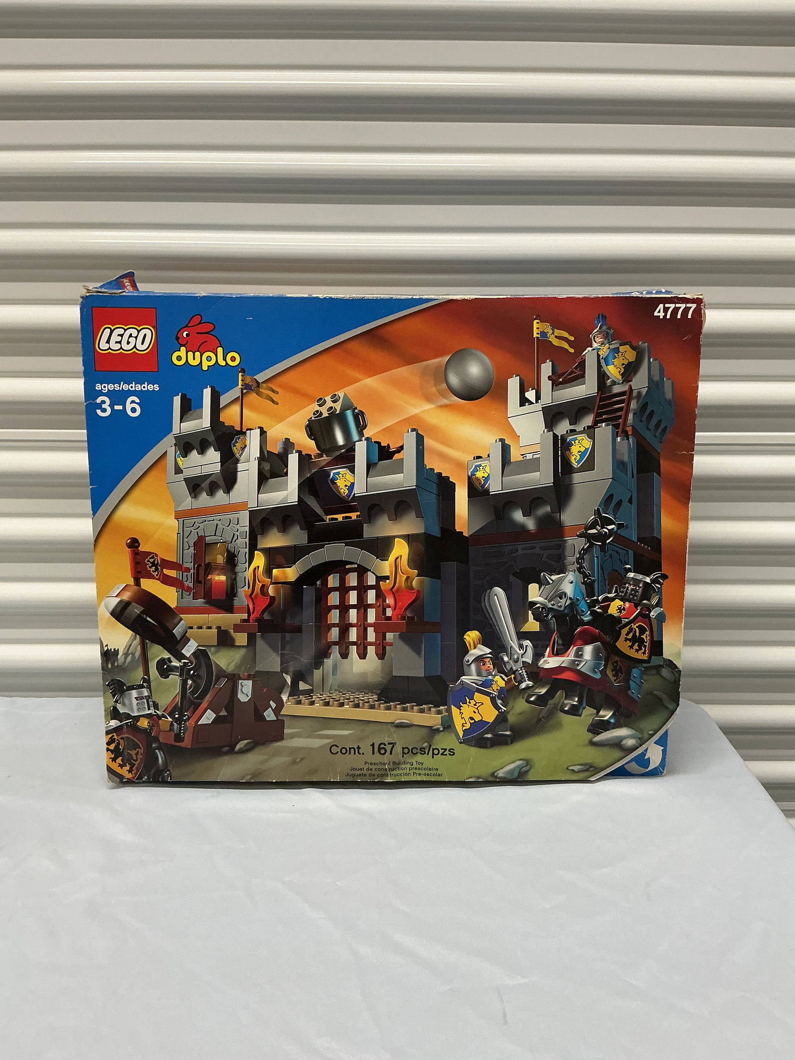Lego Duplo Knight’s Castle 4777: With Pieces Shown
