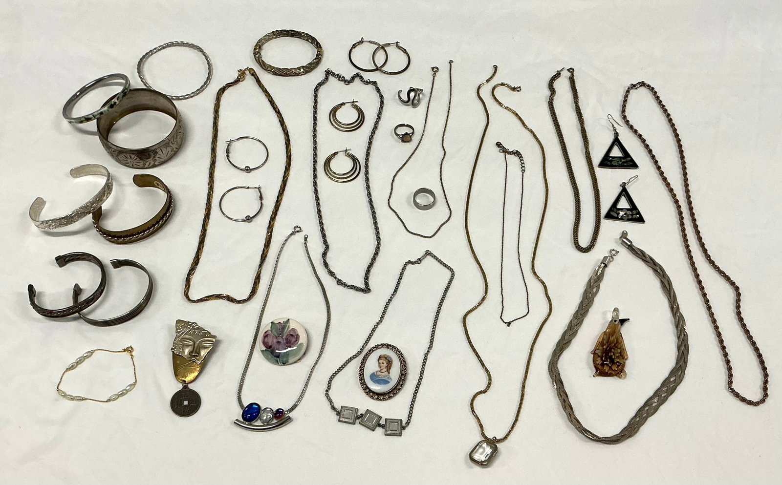 Large Lot Of Costume Jewelry: Necklaces Ring Brooches Bracelets