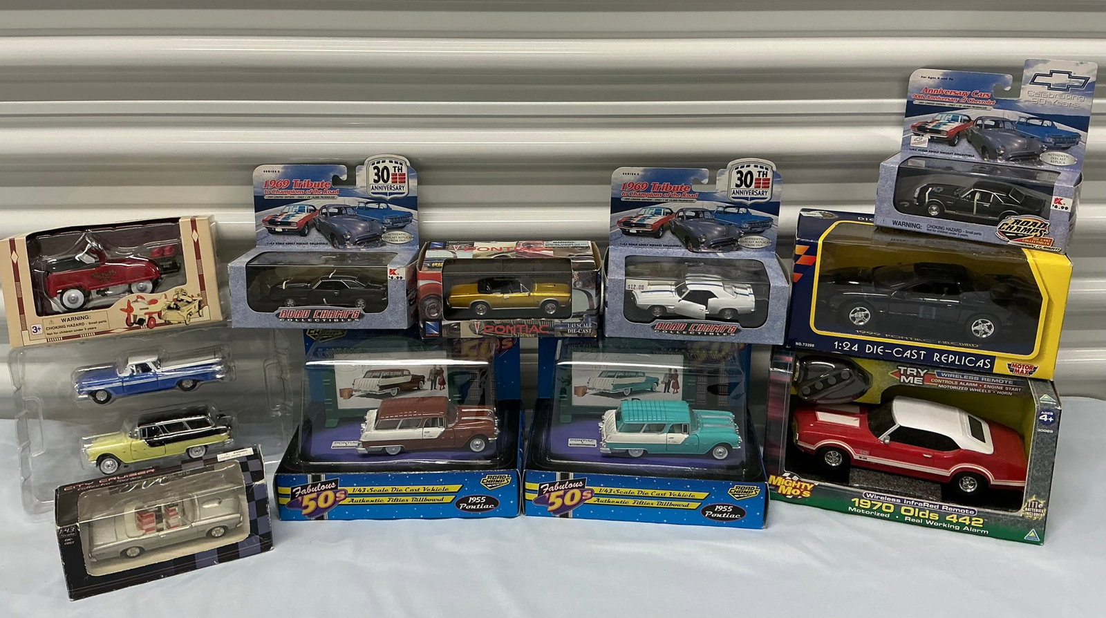 Lot Of Vintage Die Cast Collectible Cars (1 of 5)