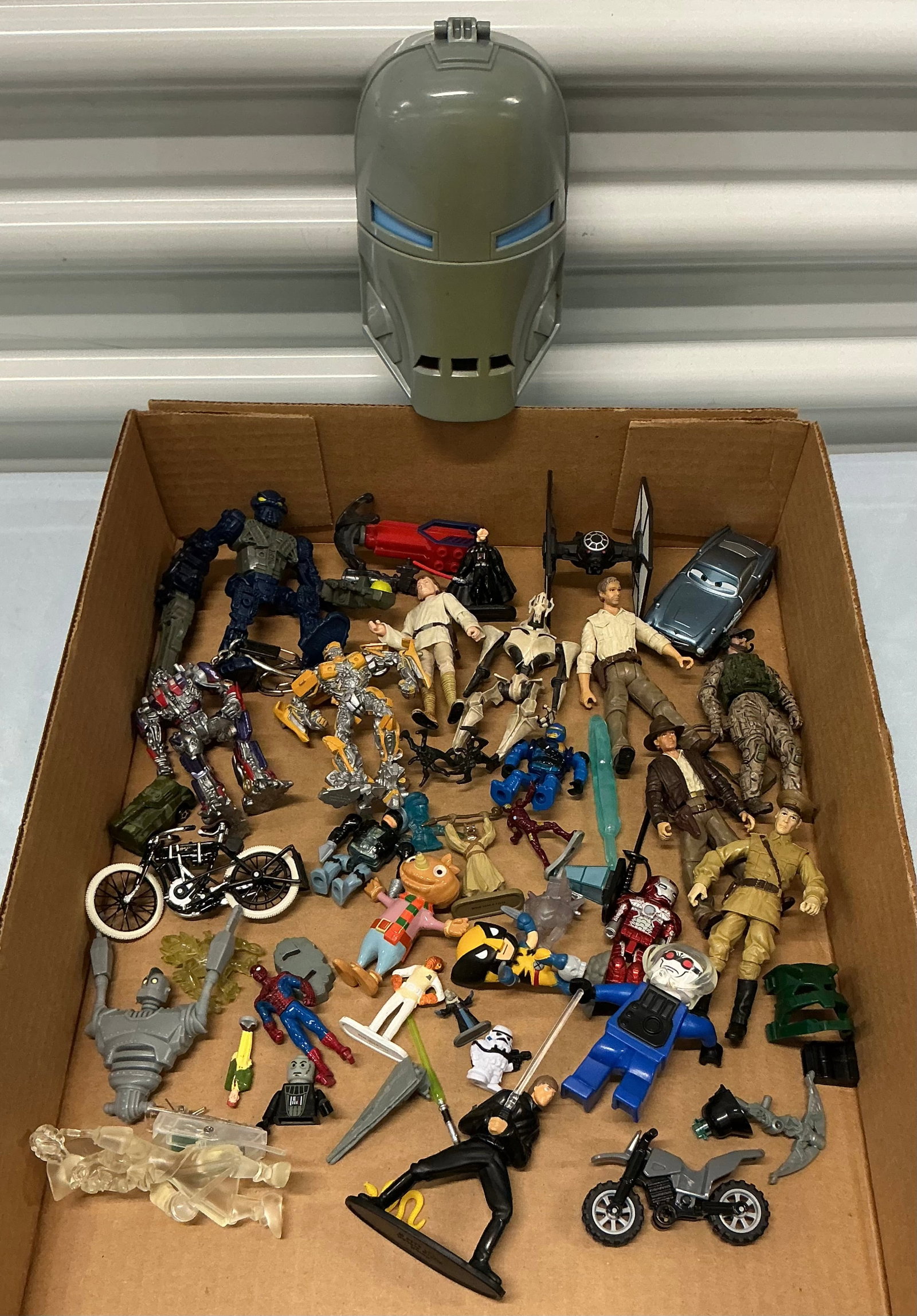 Box Lot Small Action Figures & Toys: Star Wars Lego