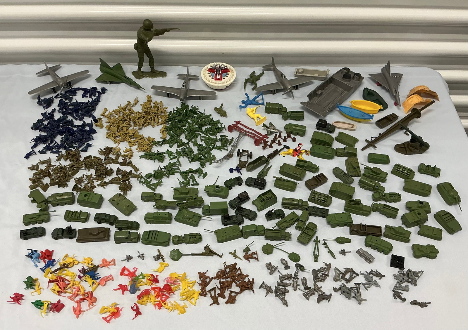 Large Collection Of 1960s MPC WWII Mini Military Vehicles Plastic Soldiers & More (1 of 8)