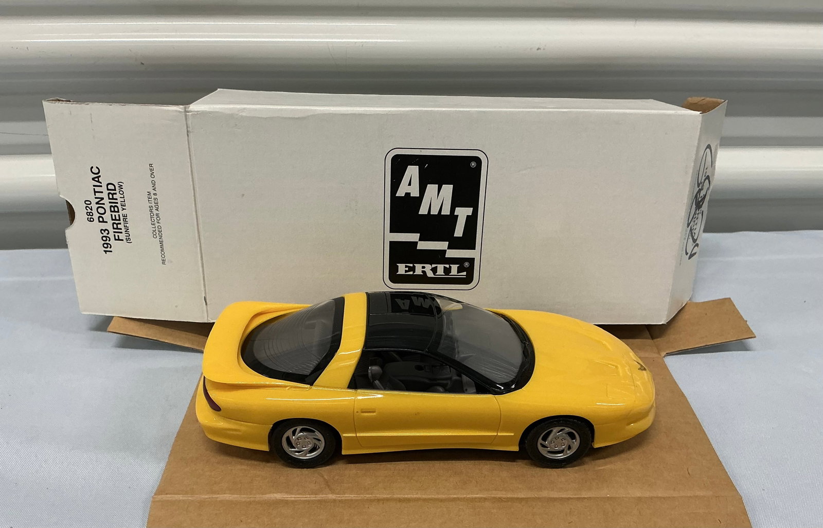 AMT Ertl 1993 Pontiac Firebird Dealer Promo 1/25 Scale: Sunfire Yellow
