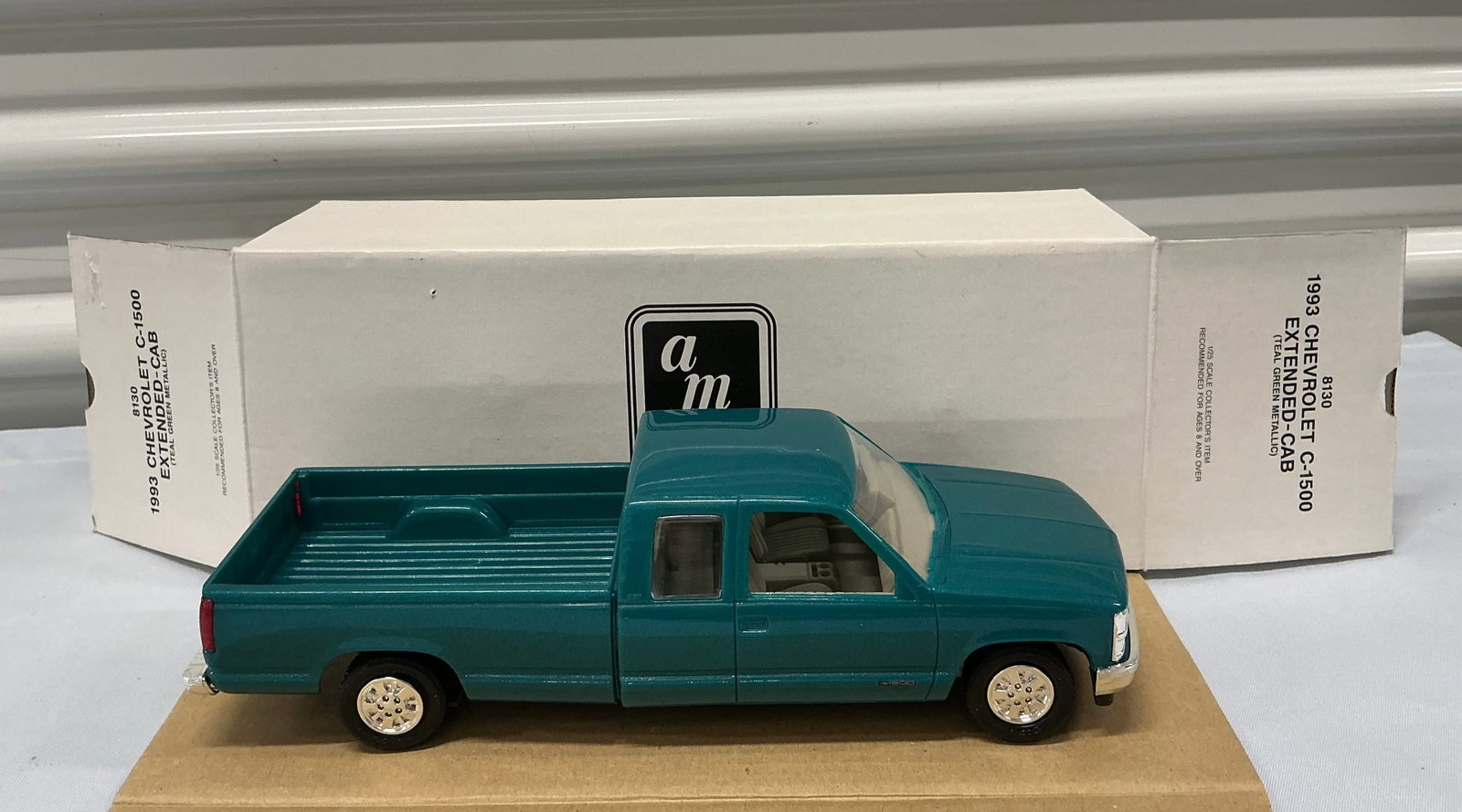 AMT Ertl 1993 Chevrolet C-1500 Extended Cab Dealer Promo 1/25 Scale (1 of 5)