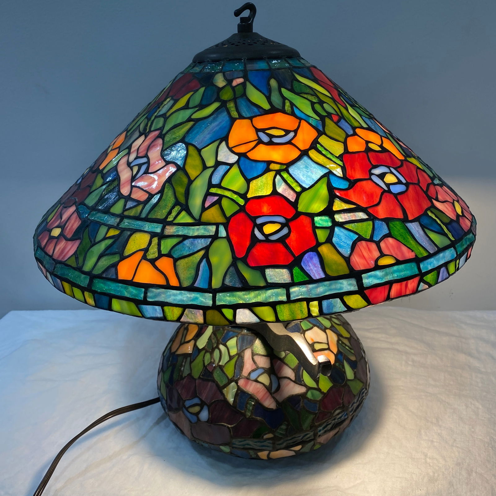 Tiffany Style Stained Glass Lamp With A Flower Design (1 of 4)