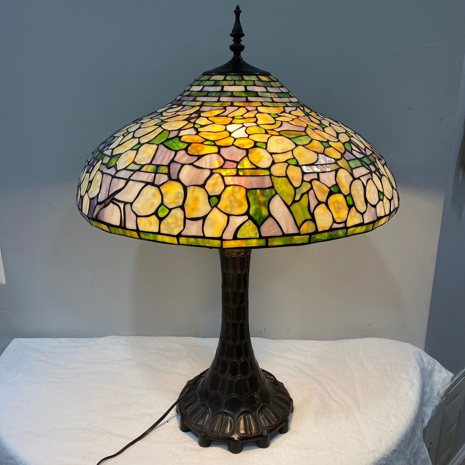 Tiffany Style Stained Glass Lamp With A Dogwood Tree Petals Shade Design And A Bronze Base (1 of 5)