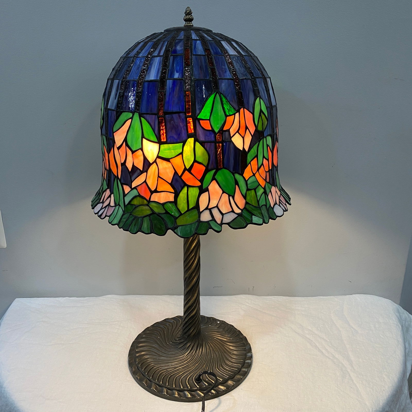 Tiffany Style Stained Glass Lotus Lamp (1 of 5)