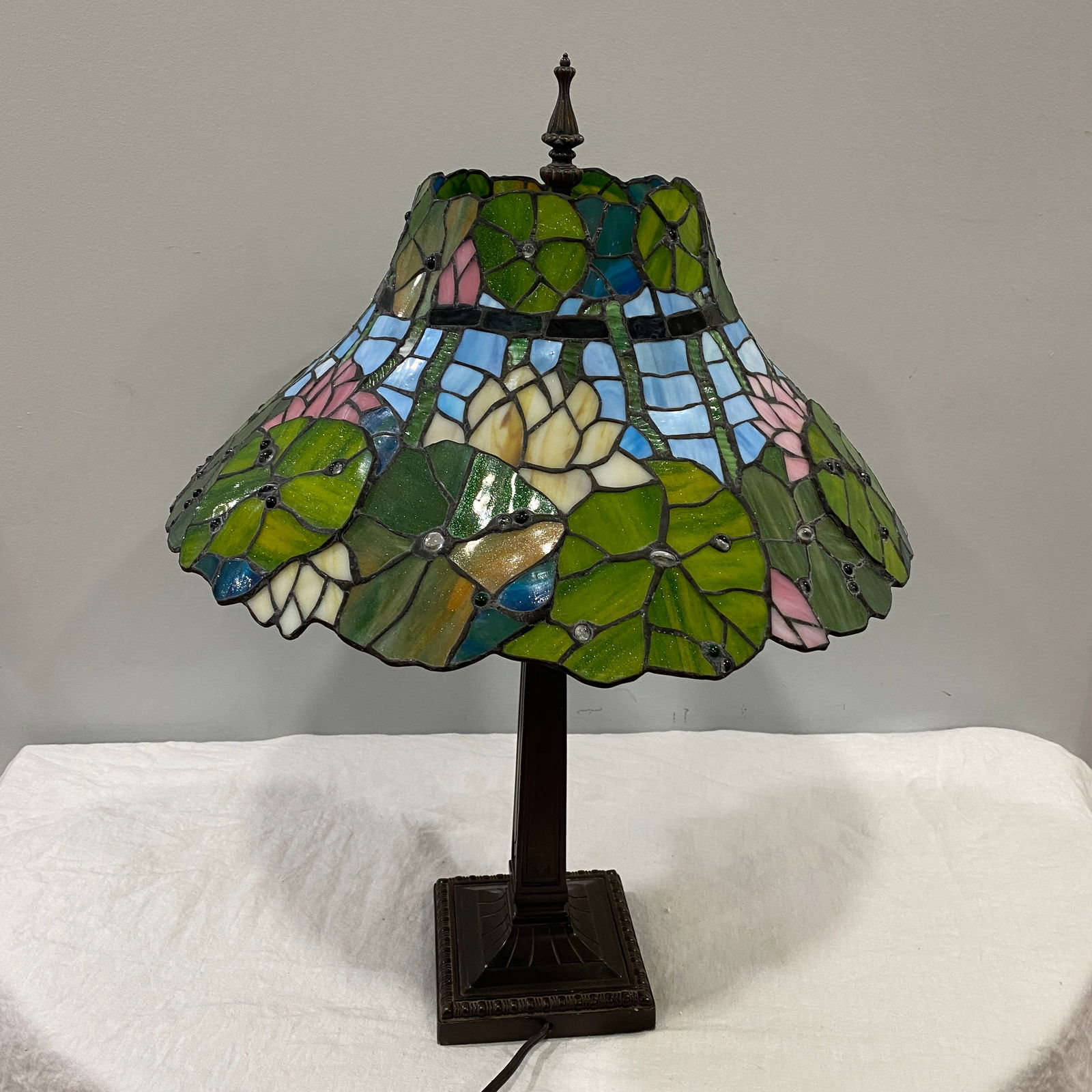Tiffany Style Water Lily Stained Glass Lamp (1 of 5)