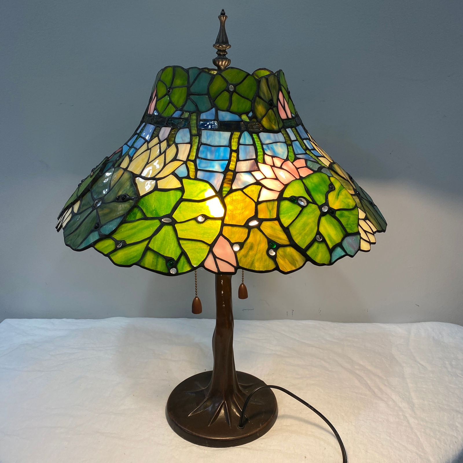 Tiffany Style Water Lily Stained Glass Lamp (1 of 5)