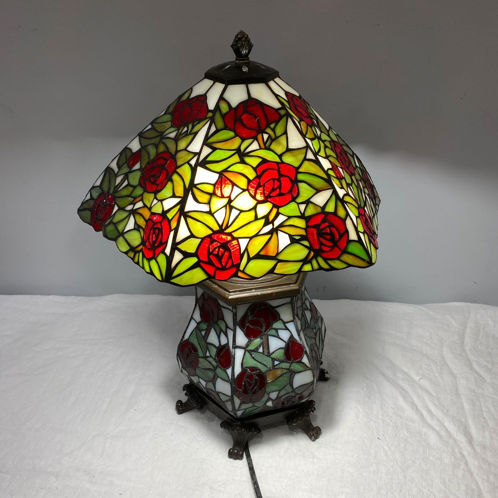 Tiffany Style Stained Glass Lamp (1 of 5)