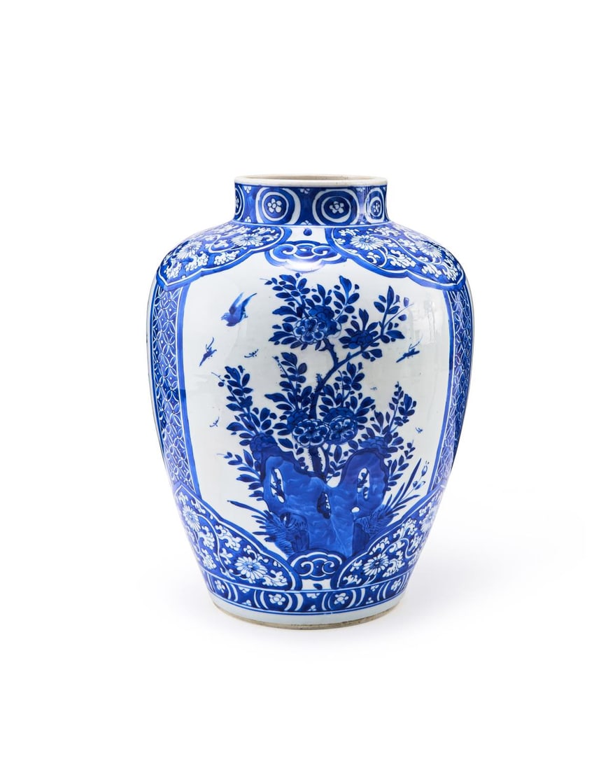 A CHINESE BLUE & WHITE JAR, KANGXI PERIOD (1662-1772) (1 of 4)