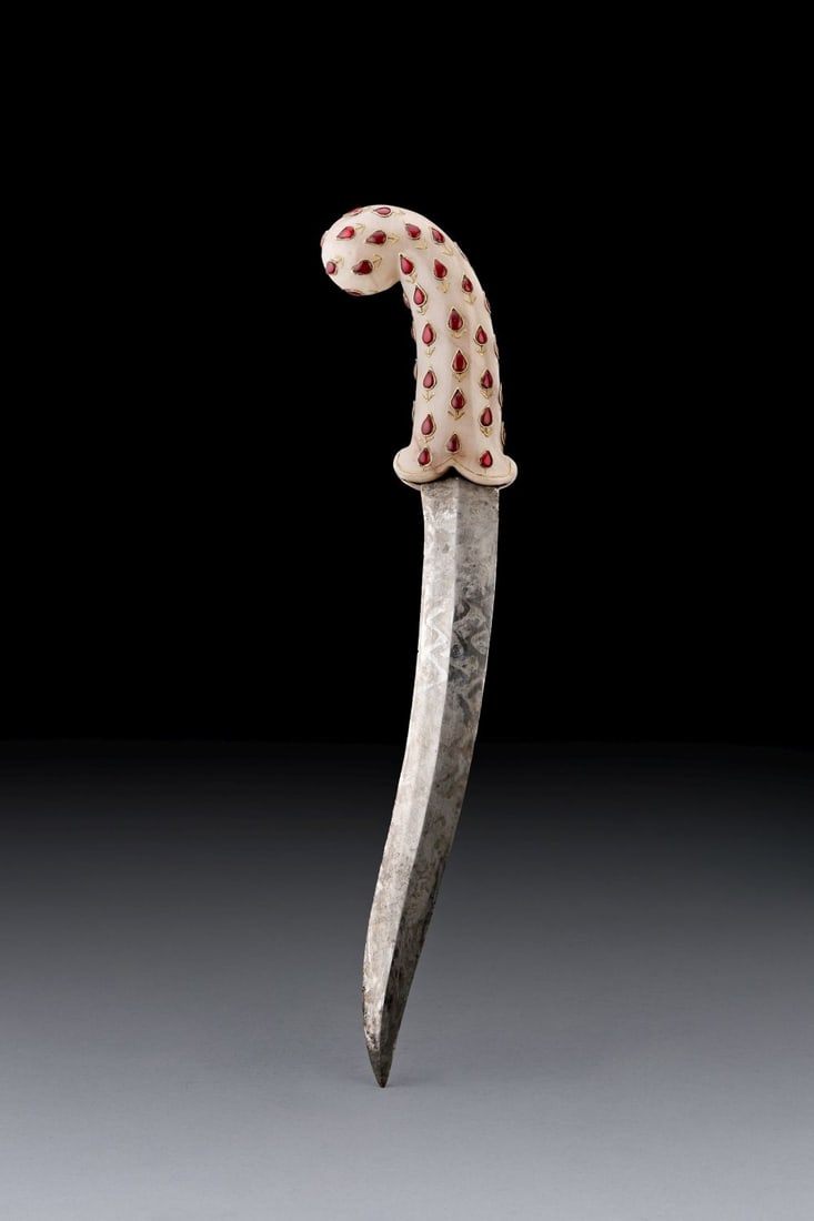 A GEM SET JADE-HILTED DAGGER (KHANJAR) INDIA, 18TH CENTURY (1 of 4)
