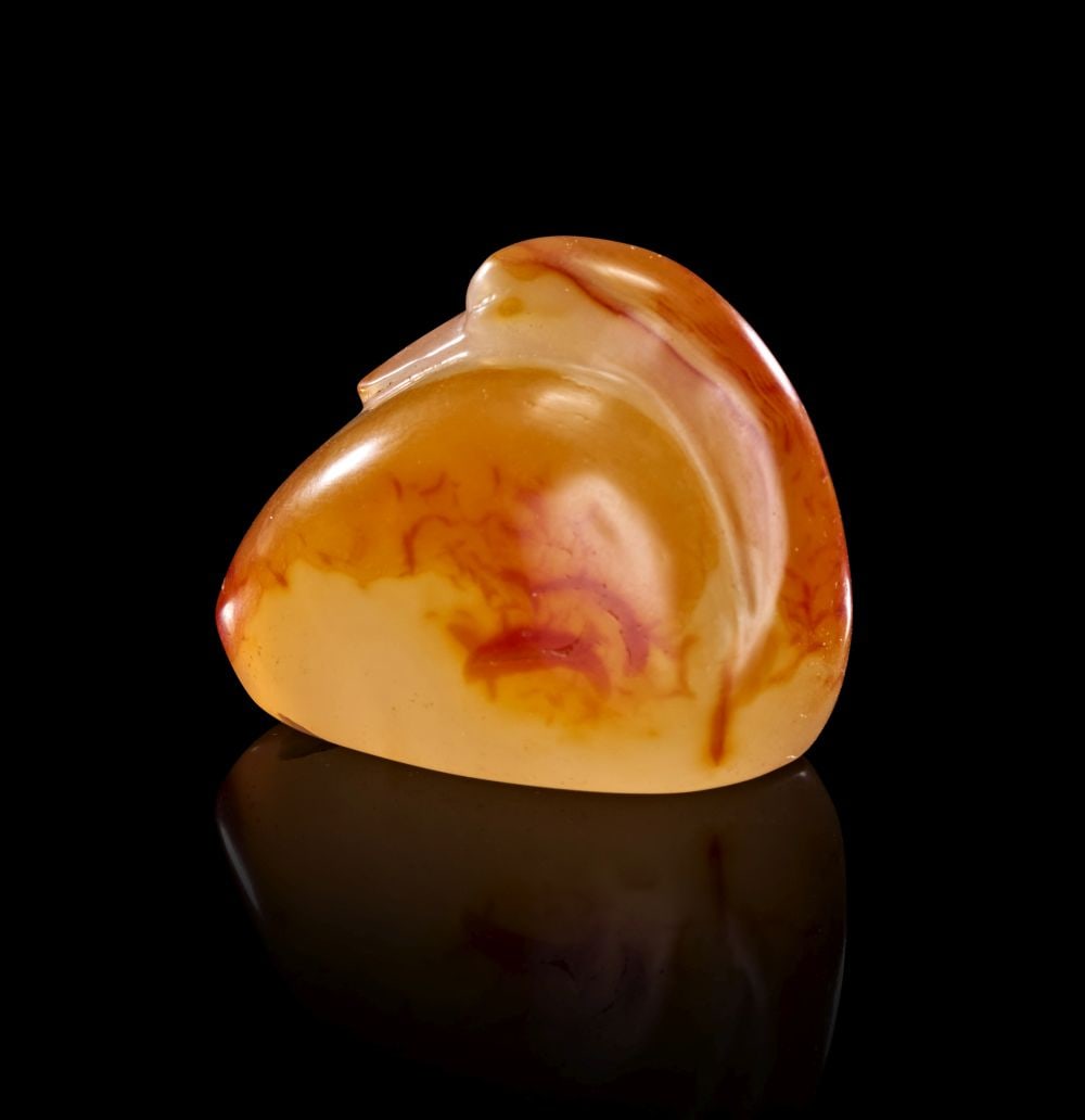 AN EGYPTIAN AGATE DUCK AMULET, LATE PERIOD TO PTOLEMAIC PERIOD, CIRCA 664-30 B.C.: AN EGYPTIAN AGATE DUCK AMULET, LATE PERIOD TO PTOLEMAIC PERIOD, CIRCA 664-30 B.C. A finely carved agate amulet in the form of a duck, the body rendered with smooth contours and naturalistic modelling