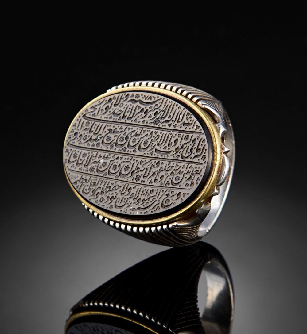 A CALLIGRAPHIC INSCRIBED AGATE RING, 19TH CENTURY, PERSIA (1 of 3)