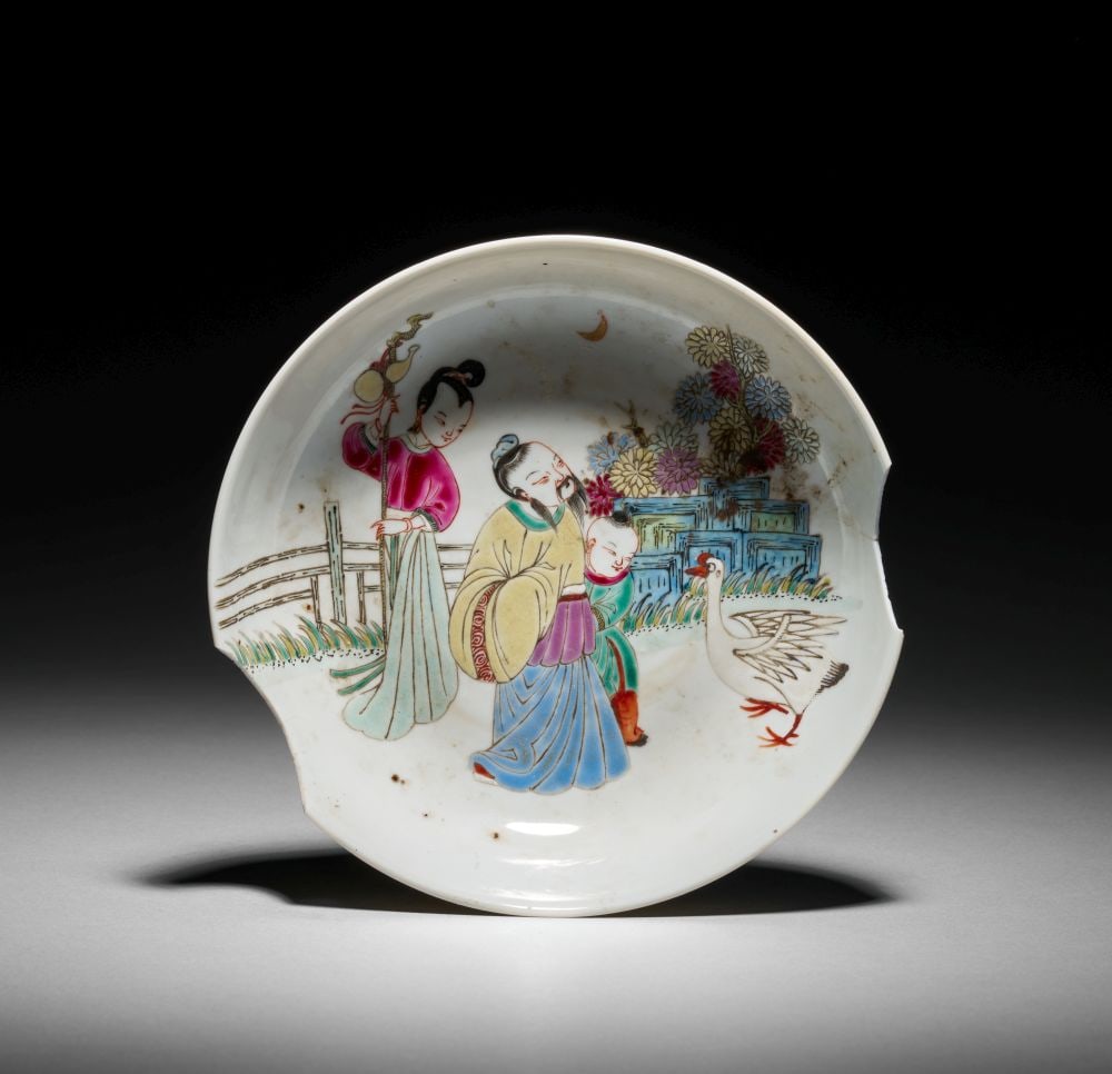 A CHINESE FAMILLE ROSE DISH, GUANGXU MARK & OF THE PERIOD (1875-1908) (1 of 3)