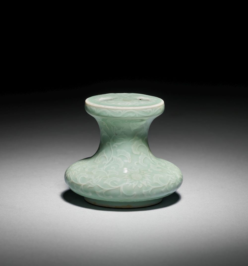 A FINE CELADON-GLAZED FLOWER HOLDER, QING DYNASTY (1644-1911) (1 of 7)