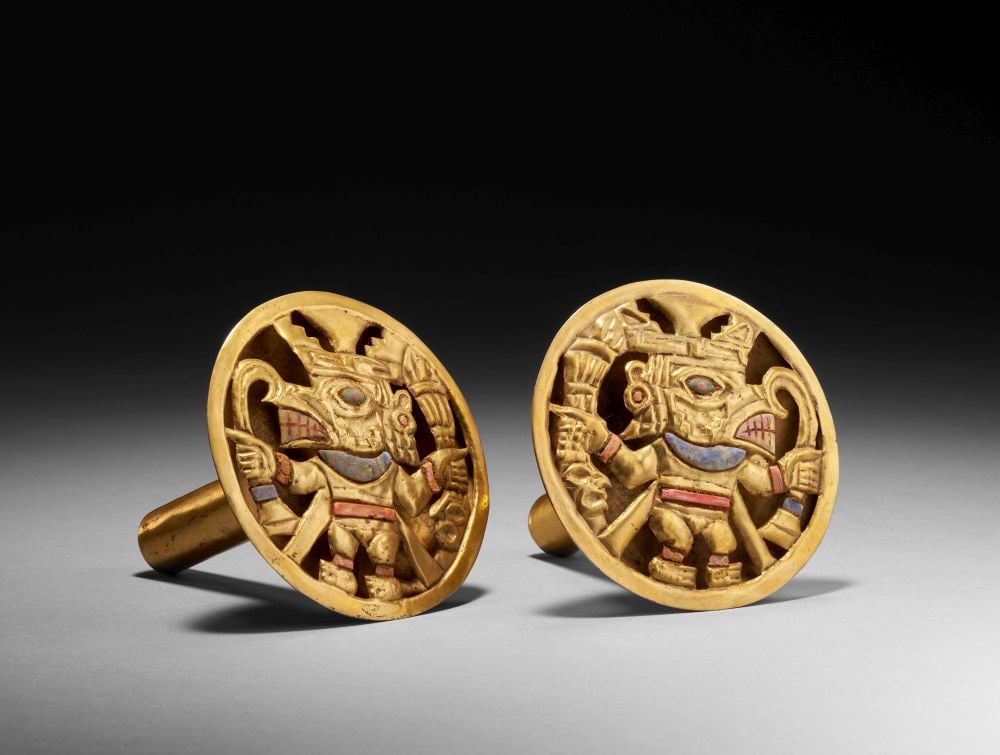 A PAIR OF MOCHE GOLD EAR ORNAMENTS WITH LAPIS LAZULI & SHELL INLAY, CIRCA 200-800AD, NORTH PERU (1 of 4)