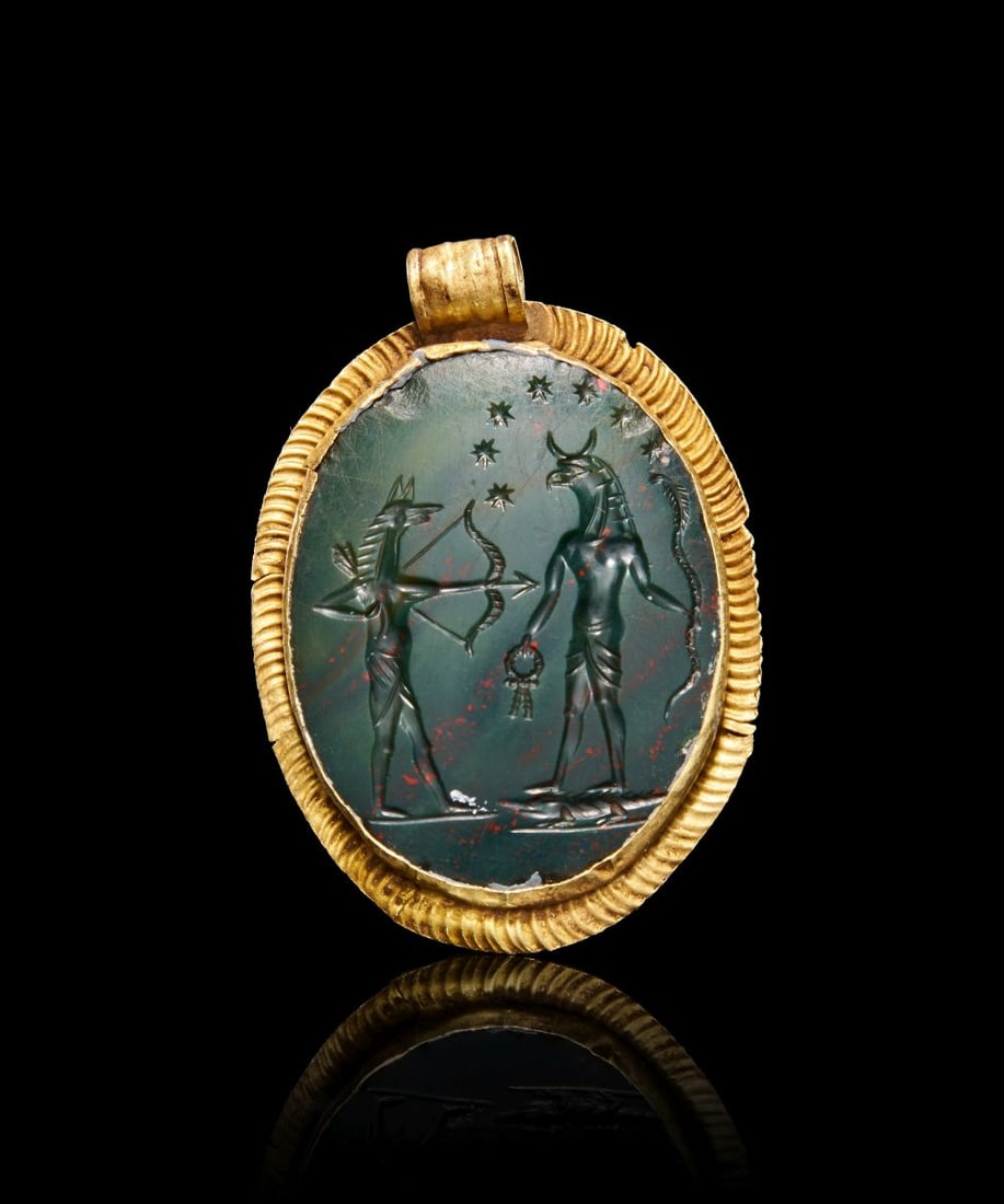 A ROMAN BLOODSTONE PENDANT SET IN A GOLD FRAME, 1ST-2ND CENTURY A.D. (1 of 4)