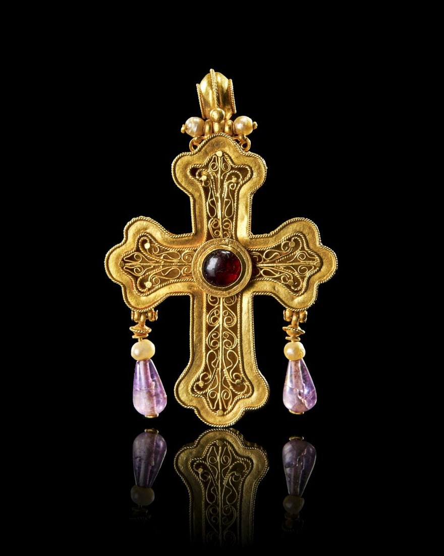 A BYZANTINE GEM SET GOLD CROSS, CIRCA 6TH-7TH CENTURY A.D. (1 of 3)