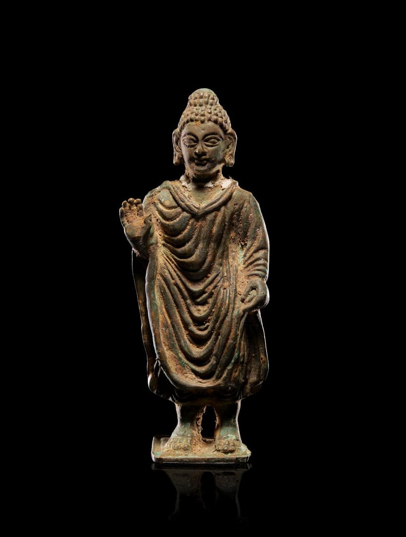 A RARE BRONZE FIGURE OF BUDDHA SHAKYAMUNI, CIRCA 4TH CENTURY (1 of 4)
