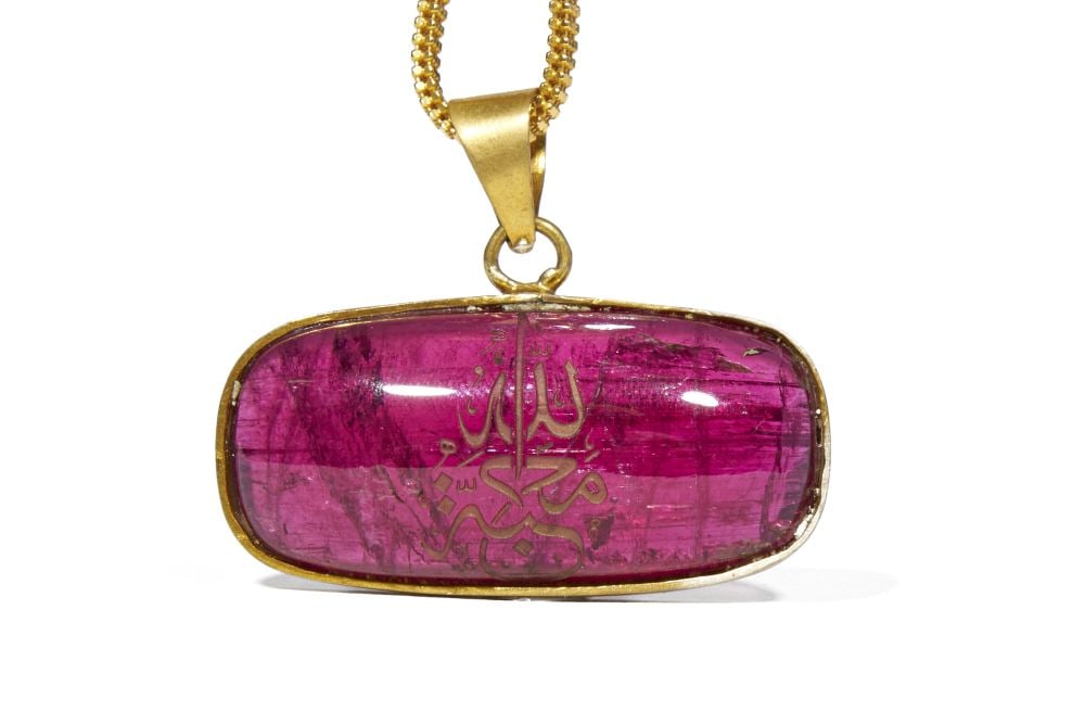 A LARGE MUGHAL INSCRIBED SPINEL, 18TH/19TH CENTURY, INDIA: Lot 60. A LARGE MUGHAL INSCRIBED SPINEL PENDANT 18th/19th Century, India