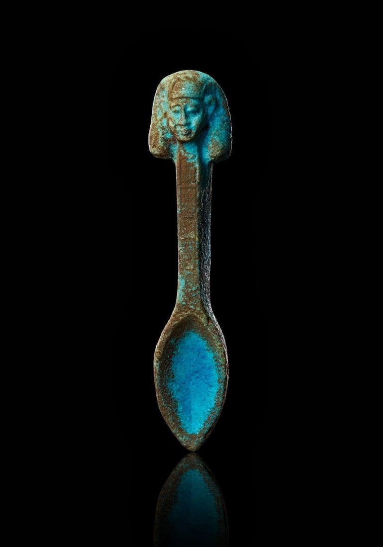 AN EGYPTIAN FAIENCE OFFERING SPOON LATE PERIOD, CIRCA 664-332 B.C.: AN EGYPTIAN FAIENCE OFFERING SPOON Late Period, Circa 664–332 B.C. Modelled in bright tur