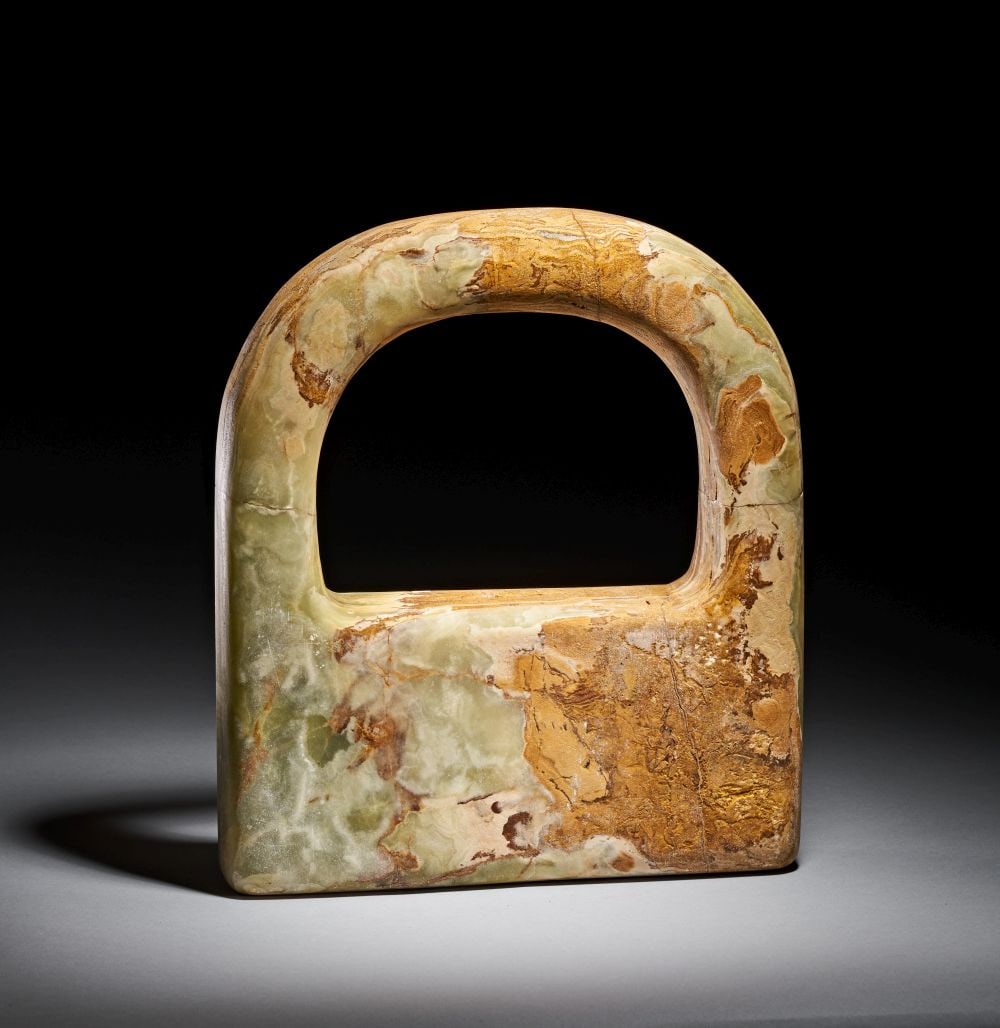 A LARGE BACTRIAN GREEN ONYX 'HAND-BAG' WEIGHT CIRCA LATE 3RD-EARLY 2ND MILLENIUM B.C.: A LARGE BACTRIAN GREEN ONYX ‘HAND-BAG’ WEIGHT CIRCA LATE 3RD–EARLY 2ND MILLENNIUM B.C. Carved from richly variegated green onyx, this monumental Bactrian “hand-bag” weig