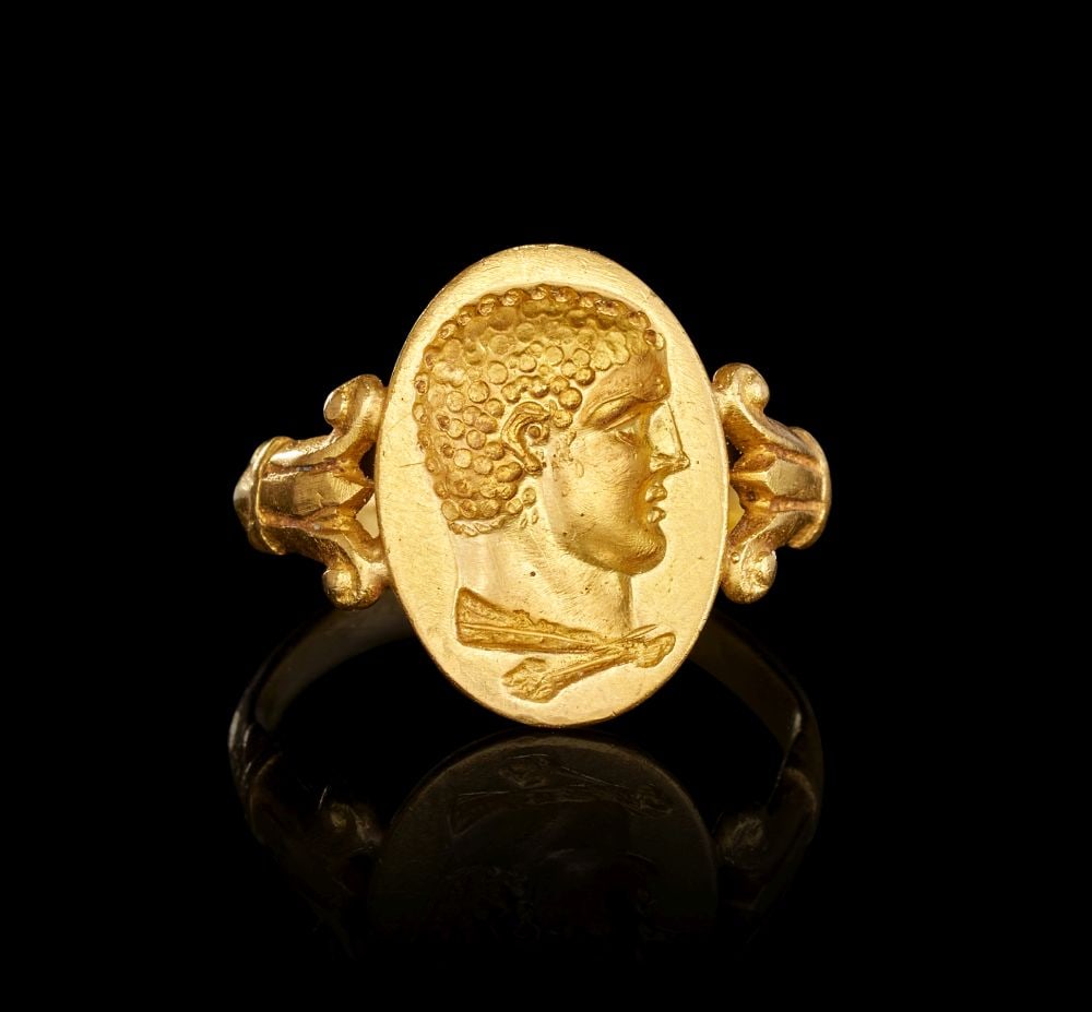 A GREEK GOLD INTAGLIO RING DEPICTIN A GENERAL CIRCA 3RD CENTURY A.D. (1 of 3)