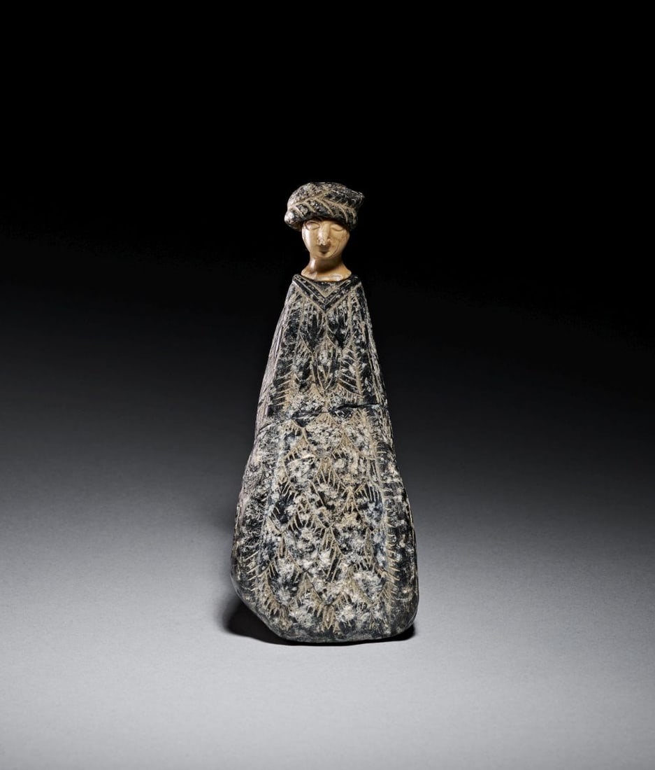 A BACTRIAN CHLORITE AND LIMESTONE SEATED PRINCESS, CIRCA LATE 3RD-EARLY 2ND MILLENNIUM B.C.: A BACTRIAN CHLORITE AND LIMESTONE SEATED PRINCESS CIRCA LATE 3RD–EARLY 2ND MILLENNIUM B.C. Finely carved in two contrasting stones, the figure is seated in a composed, monumental p