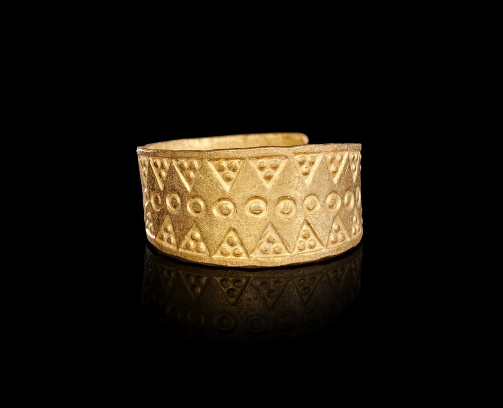 A VIKING GOLD RING, CIRCA 9TH-10TH CENTURY A.D.: A VIKING GOLD RING, CIRCA 9TH–10TH CENTURY A.D. Finely formed in high-karat gold of warm, mellow tone, this Viking ring is constructed from a broad s