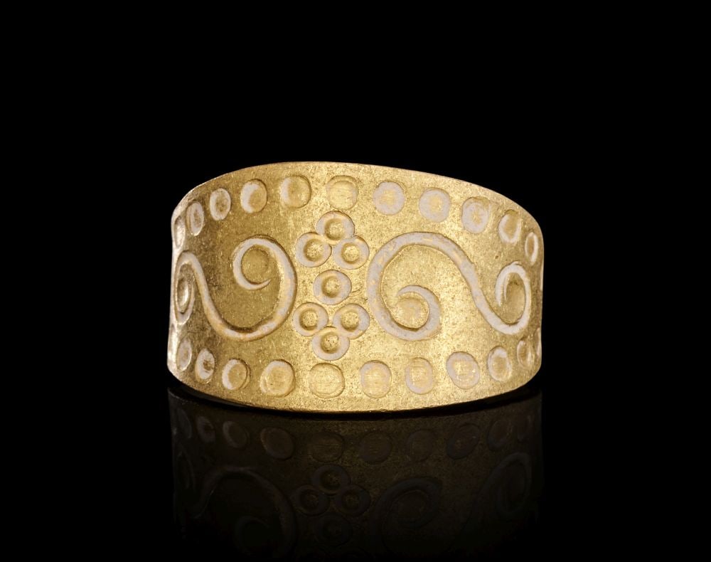 A VIKING GOLD RING, CIRCA 9TH-10TH CENTURY A.D.: A VIKING GOLD RING, CIRCA 9TH–10TH CENTURY A.D. Finely formed in high-carat gold of warm, mellow tone, this Viking ring is constructed as a broad, tapering band expanding toward the bezel and