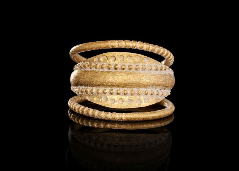 A VIKING GOLD RING, CIRCA 9TH-10TH CENTURY A.D. (1 of 3)