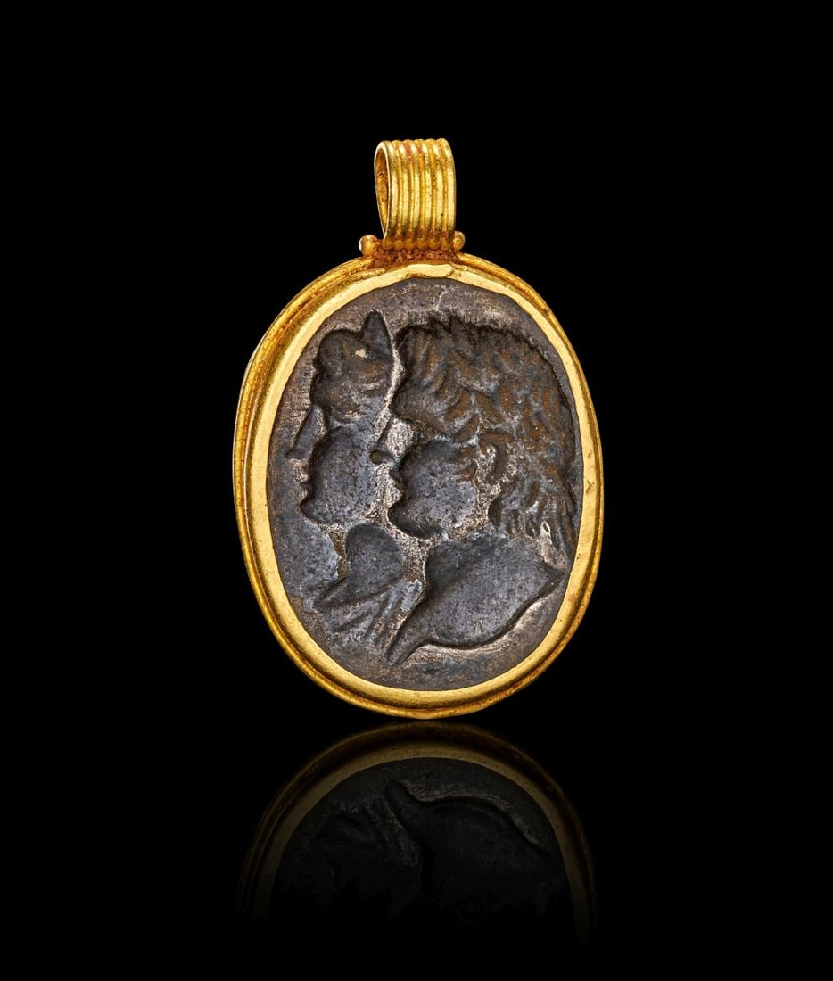 A GREEK SILVER INTAGLIO MOUNTED ON A GOLD PENDANT, CIRCA 3RD CENTURY A.D. (1 of 2)