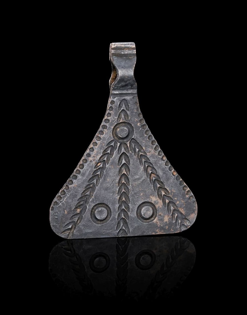 A VIKING SILVER AMULET, CIRCA 9TH-10TH CENTURY A.D.: A VIKING SILVER CHOKER NECKLACE, CIRCA 9TH–10TH CENTURY A.D. Formed from a single robust rod of silver, this striking Viking choker necklace is shaped into a near-complete circular hoop, its e