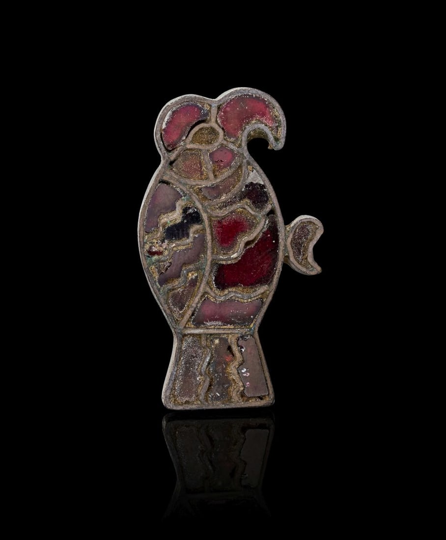 A MEROVINGIAN SILVER AND GARNET APPLIQUE PENDANT, CIRCA 5TH-6TH CENTURY A.D.: A MEROVINGIAN SILVER AND GARNET APPLIQUÉ PENDANT, CIRCA 5TH–6TH CENTURY A.D. This finely preserved Merovingian silver appliqué pendant is formed as a stylised bird rendered in co