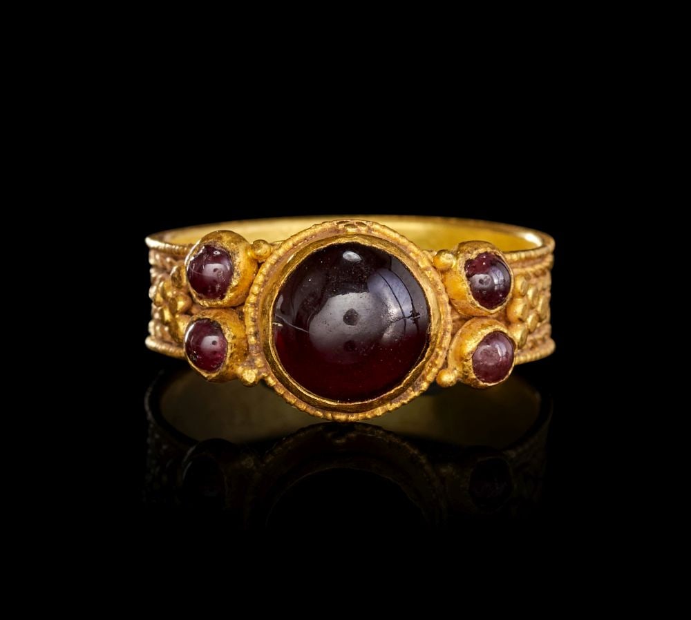 LATE ROMAN OR EARLY BYZANTINE GOLD RING WITH RUBY CABOCHON, CIRCA 4TH-6TH CENTURY A.D. (1 of 4)