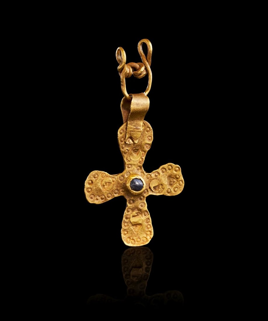 A BYZANTINE GOLD & GEM SET CROSS, CIRCA 8TH CENTURY A.D. (1 of 2)