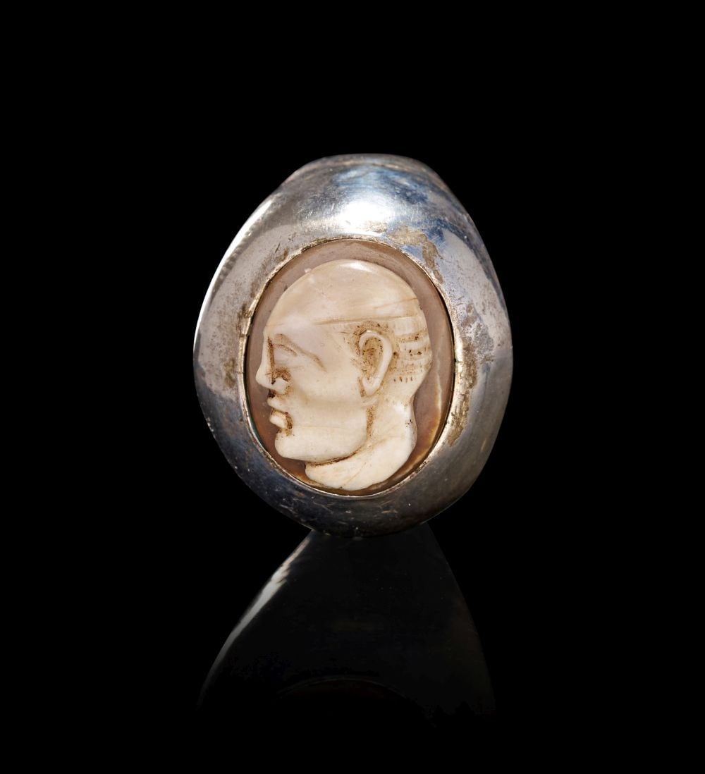 A LATE GREEK CAMEO OF A GENERAL, ON A SILVER SIGNET RING, CIRCA 4TH CENTURY AND LATER (1 of 3)