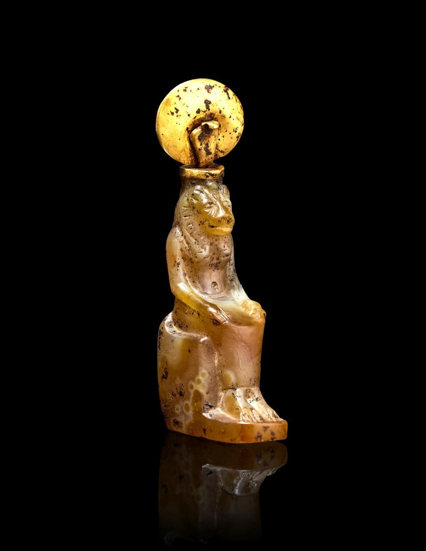 AN EGYPTIAN AGATE & GOLD SEKHMET AMULET, LATE PERIOD TO PTOLEMAIC PERIOD, 664-30 B.C.: AN EGYPTIAN AGATE AND GOLD SEKHMET AMULET, LATE PERIOD TO PTOLEMAIC PERIOD, CIRCA 664–30 B.C. Carved in luminous banded agate and surmounted by a gold suspension fitting, this finely-worked am