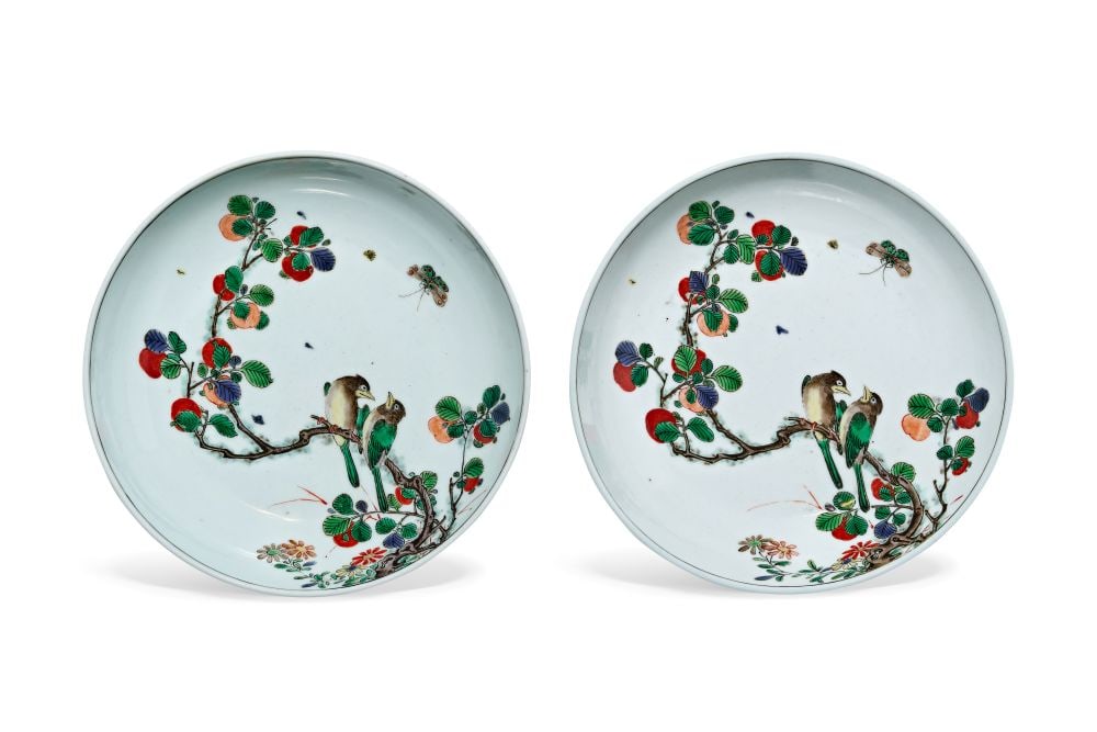 A PAIR OF FINE FAMILLE VERTE BIRD DISHES, KANGXI PERIOD (1662-1722) (1 of 3)