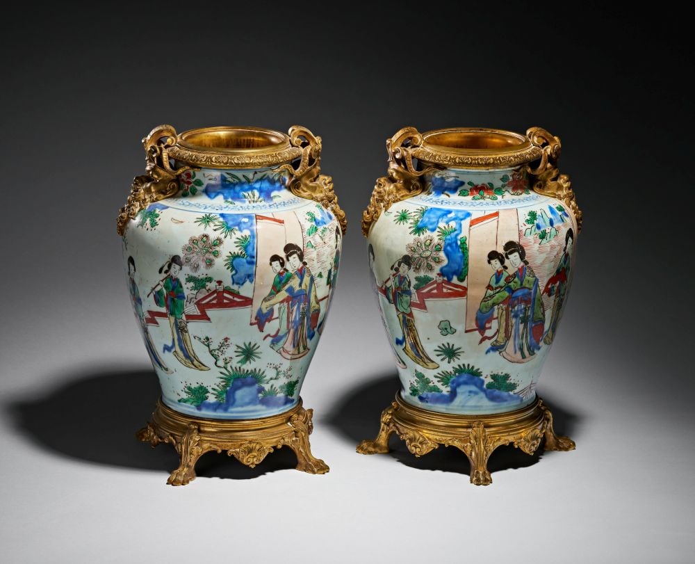 A PAIR OF CHINESE WUCAI "LADIES" VASES, KANGXI PERIOD (1662-1722) WITH FRENCH MOUNTS, PROBABLY QIANL (1 of 10)