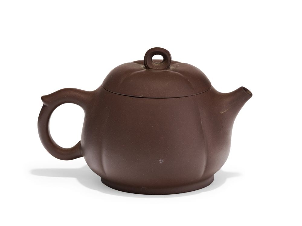 CHINESE YIXING TEAPOT QING DYNASTY, 18TH CENTURY (1 of 6)