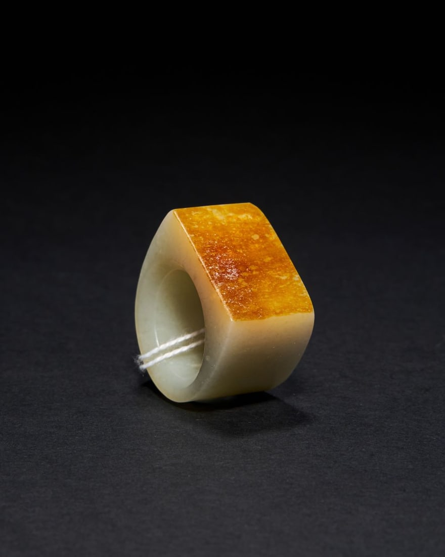 A CHINESE JADE ARCHER RING, 19TH CENTURY (1 of 2)