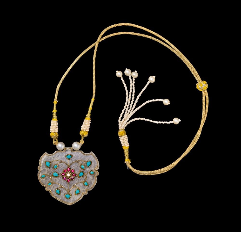 A GEM SET ROCK CRYSTAL BAZUBAND, 19TH/20TH CENTURY: A GEM SET ROCK CRYSTAL BAZUBAND, 19TH/20TH CENTURY This refined bazuband