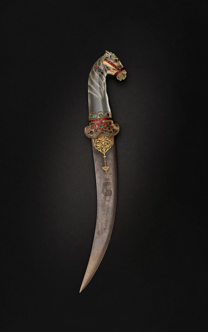 A MUGHAL GEM-SET ROCK CRYSTAL HORSE HEAD HILTED DAGGER (KHANJAR) NORTH INDIA, 19TH CENTURY (1 of 3)