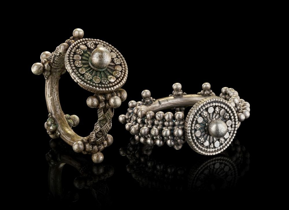 A PAIR OF SILVER BRACELETS, CENTRAL ASIA, YEMEN, 20TH CENTURY (1 of 6)