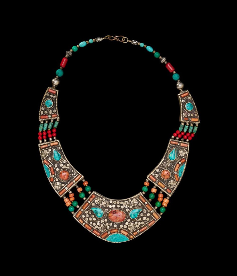 A CENTRAL ASIAN SILVER & GEM SET NECKLACE, UZBEKISTAN, 19TH/20TH CENTURY (1 of 3)