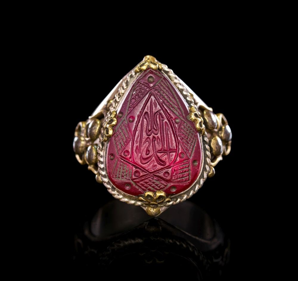 A CALLIGRAPHIC INSCRIBED RING PROBABLY RUBY, 19TH CENTURY, PERSIA (1 of 4)