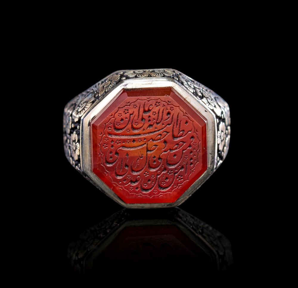 A CALLIGRAPHIC INSCRIBED AGATE RING, 19TH CENTURY, PERSIA (1 of 3)