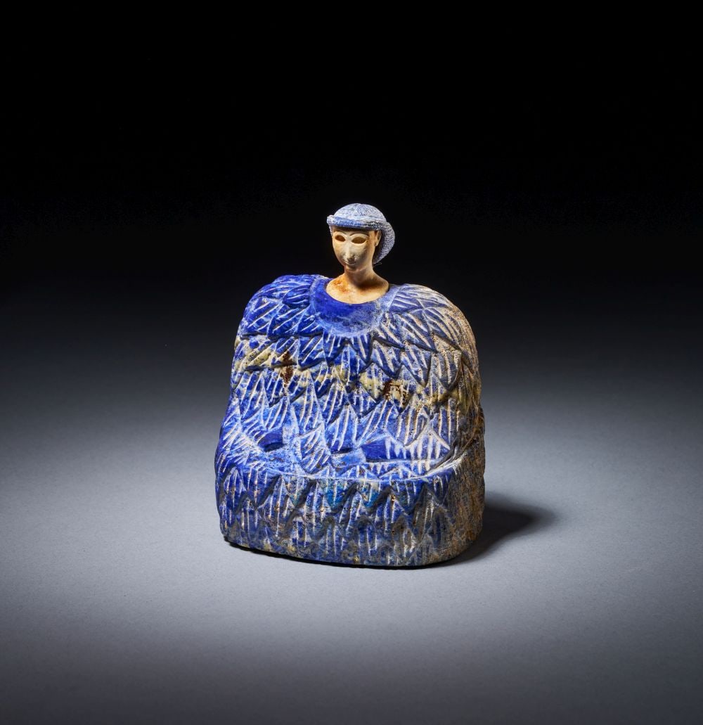 A BACTRIAN LAPIS LAZULI STONE SEATED FEMALE FIGURE BACTRIA-MARGIANA, CIRCA LATE 3RD-EARLY 2ND MILLEN (1 of 4)