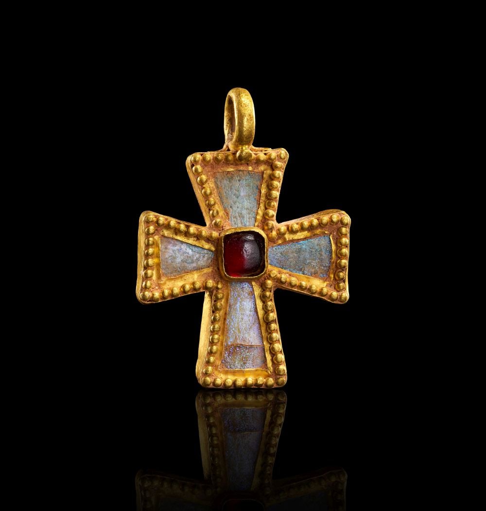 A BYZANTINE GOLD CROSS PENDANT WITH GARNET & GLASS INLAYS, EASTERN MEDITERRANEAN, 9TH-12TH CENTURY: A BYZANTINE GOLD CROSS PENDANT WITH GARNET & GLASS INLAYS, EASTERN MEDITERRANEAN, 9TH-12TH CENTURY A Byzantine high-karat gold cross pendant, Eastern Mediterranean, 9th-12th century, with flared a
